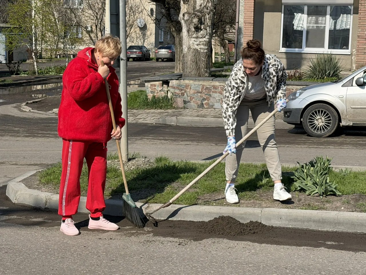 Наталья Великодная: Сегодня в Тельмановском муниципальном округе прошел общереспубликанский субботник, и я с удовольствием приняла в нем участие Наталья Великодная: Сегодня в Тельмановском муниципальном округе прошел общереспубликанский субботник, и я с удовольствием приняла в нем участие