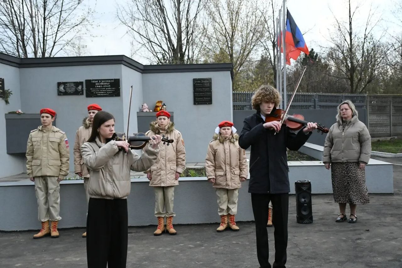 Александр Шатов: В Кировском состоялась памятная церемония возложения цветов Александр Шатов: В Кировском состоялась памятная церемония возложения цветов