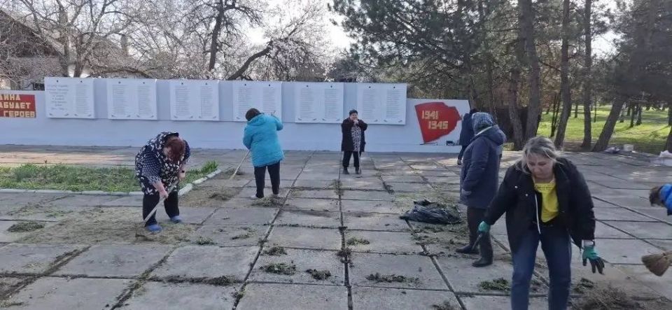 Сегодня Управление образования и отдел по физической культуре и спорту вышли на уборку вместе с коллективами подведомственных учреждений в рамках общереспубликанского субботника Сегодня Управление образования и отдел по физической культуре и спорту вышли на уборку вместе с коллективами подведомственных учреждений в рамках общереспубликанского субботника