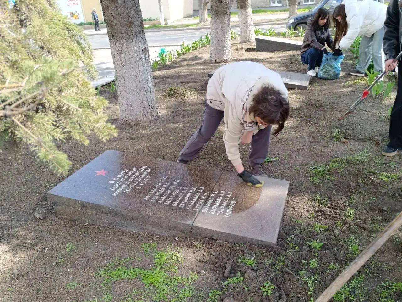 Денис Зубов: По поручению Главы ДНР Дениса Пушилина по всей Республике продолжается двухмесячник (субботников) по благоустройству территорий в рамках акции «Зеленый Донбасс» Денис Зубов: По поручению Главы ДНР Дениса Пушилина по всей Республике продолжается двухмесячник (субботников) по благоустройству территорий в рамках акции «Зеленый Донбасс»