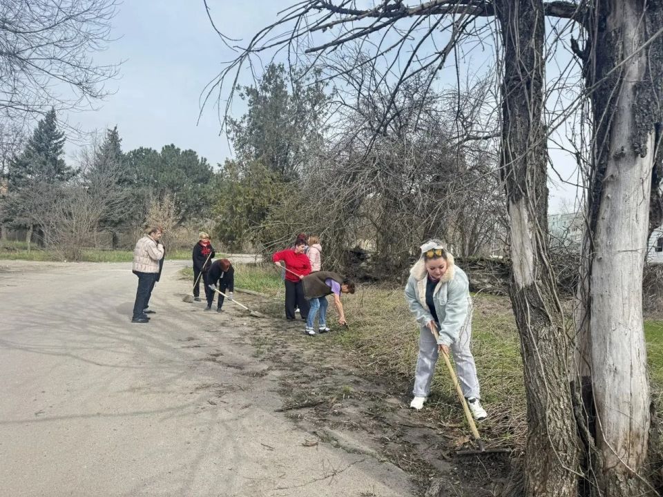 К субботнику присоединились предприятия и учреждения Кировского внутригородского района города Донецк! К субботнику присоединились предприятия и учреждения Кировского внутригородского района города Донецк!