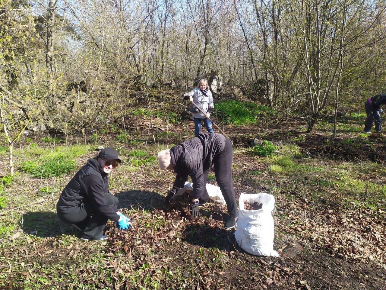В Торезе прошёл общереспубликанский субботник В Торезе прошёл общереспубликанский субботник