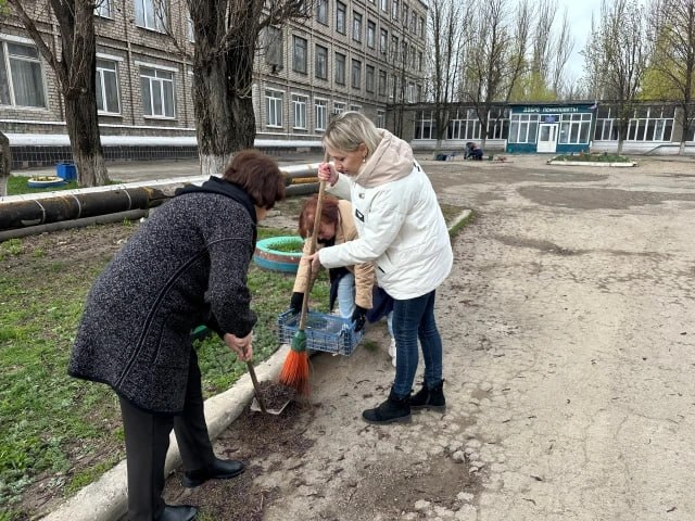 Студенты и сотрудники средних специальных учебных заведений приняли участие в общереспубликанском субботнике Студенты и сотрудники средних специальных учебных заведений приняли участие в общереспубликанском субботнике