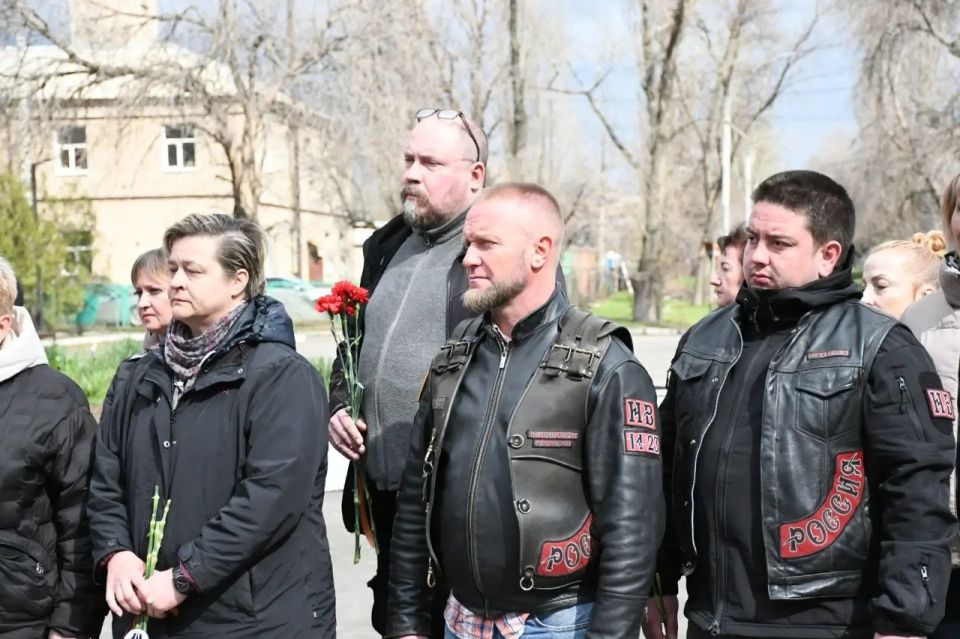 Александр Шатов: В Кировском состоялась памятная церемония возложения цветов Александр Шатов: В Кировском состоялась памятная церемония возложения цветов