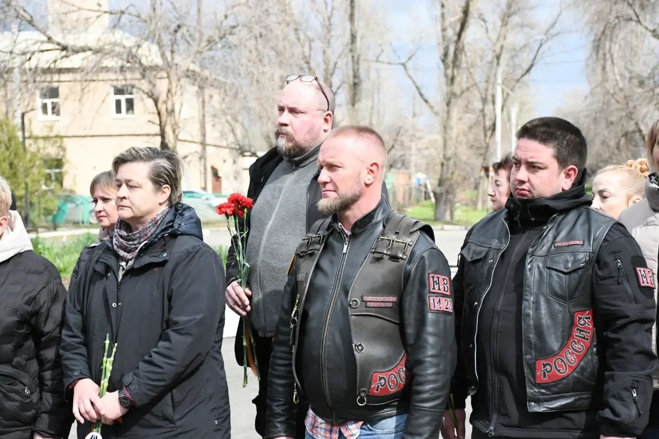 Александр Шатов: В Кировском состоялась памятная церемония возложения цветов Александр Шатов: В Кировском состоялась памятная церемония возложения цветов