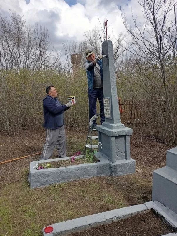 Денис Зубов: В рамках акции «Зеленый Донбасс» на территории городского округа Иловайск сегодня, 11 апреля, ветераны МВД Иловайска собрались вместе, чтобы навести порядок на территории старого кладбища Денис Зубов: В рамках акции «Зеленый Донбасс» на территории городского округа Иловайск сегодня, 11 апреля, ветераны МВД Иловайска собрались вместе, чтобы навести порядок на территории старого кладбища