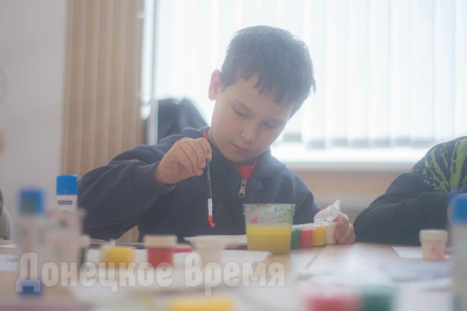 Создавали свои собственные вселенные: в Донецке прошло музейное занятие на тему космоса Создавали свои собственные вселенные: в Донецке прошло музейное занятие на тему космоса