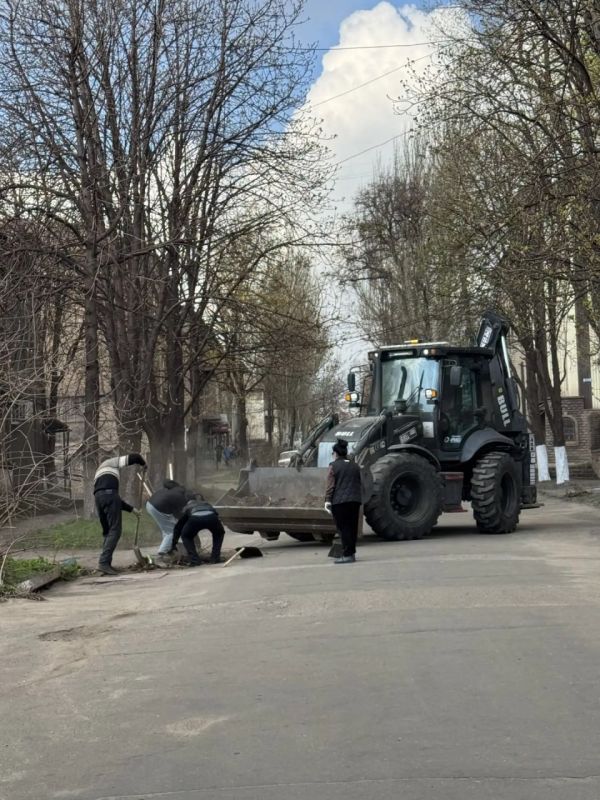 Игорь Мартынов: Сотрудники департамента жилищно-коммунального хозяйства и муниципальной собственности на общереспубликанском субботнике Игорь Мартынов: Сотрудники департамента жилищно-коммунального хозяйства и муниципальной собственности на общереспубликанском субботнике