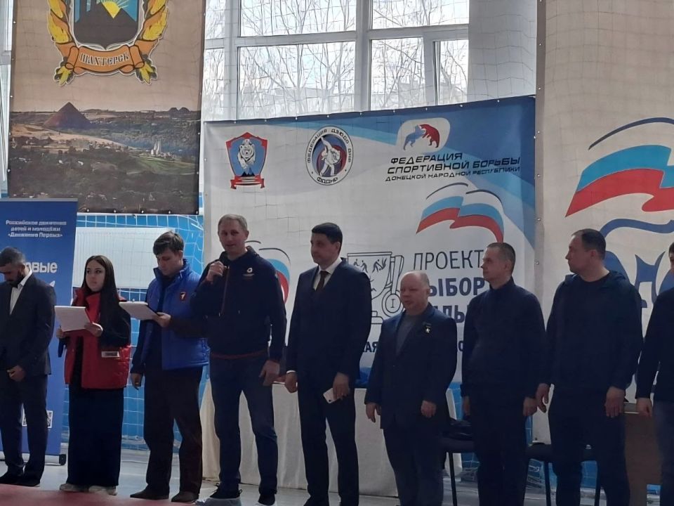 Александр Шатов: В Шахтерске провели соревнования по самбо «Покорители космоса» Александр Шатов: В Шахтерске провели соревнования по самбо «Покорители космоса»