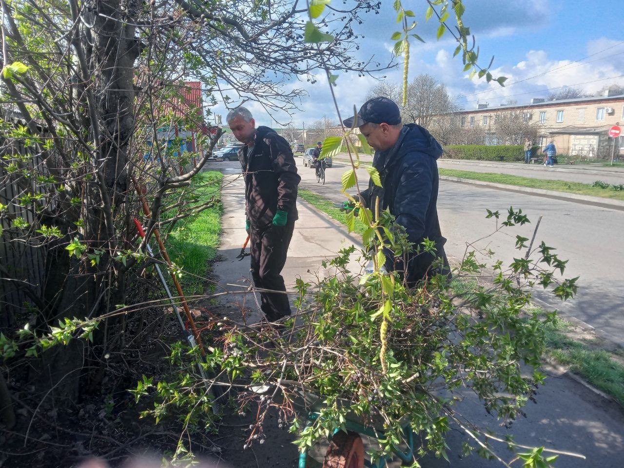 Ещё некоторые фото и видео с сегодняшнего общереспубликанского субботника Ещё некоторые фото и видео с сегодняшнего общереспубликанского субботника
