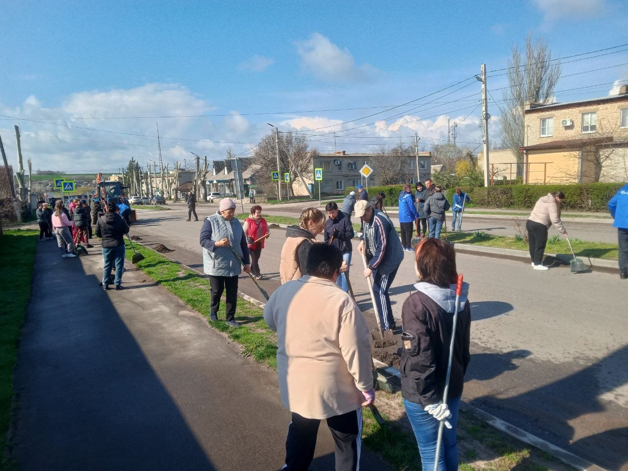 Ещё некоторые фото и видео с сегодняшнего общереспубликанского субботника Ещё некоторые фото и видео с сегодняшнего общереспубликанского субботника