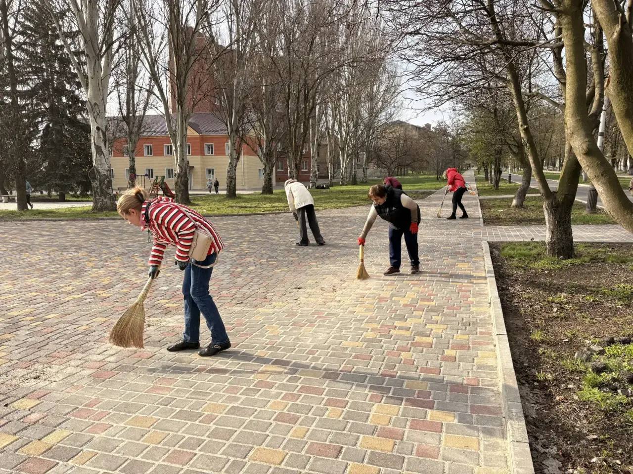 Александр Пеняев: Ясиноватский муниципальный округ дружно вышел на общереспубликанский субботник Александр Пеняев: Ясиноватский муниципальный округ дружно вышел на общереспубликанский субботник