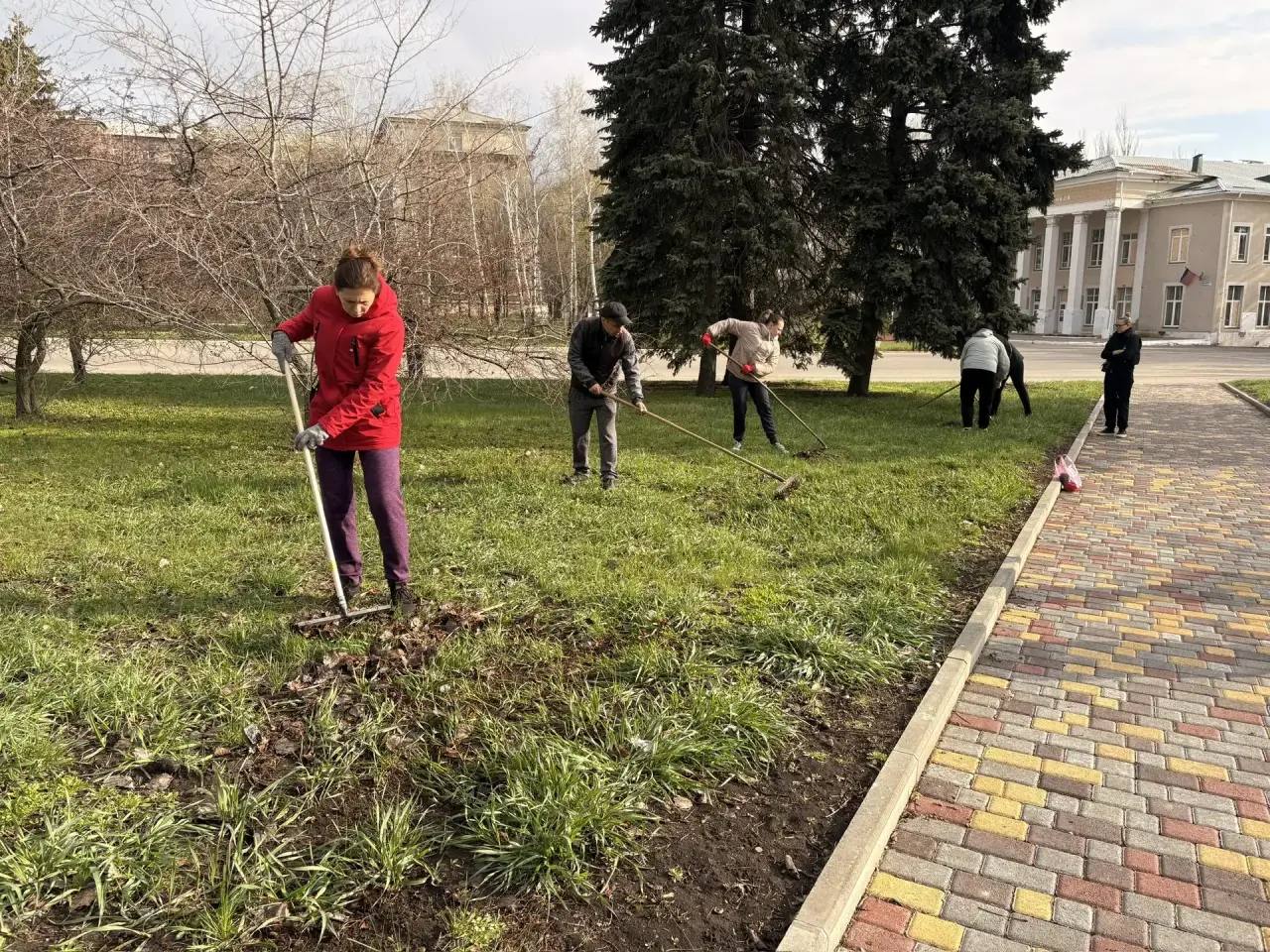 Александр Пеняев: Ясиноватский муниципальный округ дружно вышел на общереспубликанский субботник Александр Пеняев: Ясиноватский муниципальный округ дружно вышел на общереспубликанский субботник