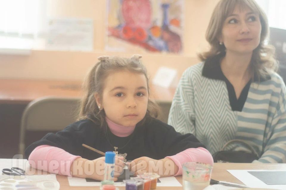 Создавали свои собственные вселенные: в Донецке прошло музейное занятие на тему космоса Создавали свои собственные вселенные: в Донецке прошло музейное занятие на тему космоса