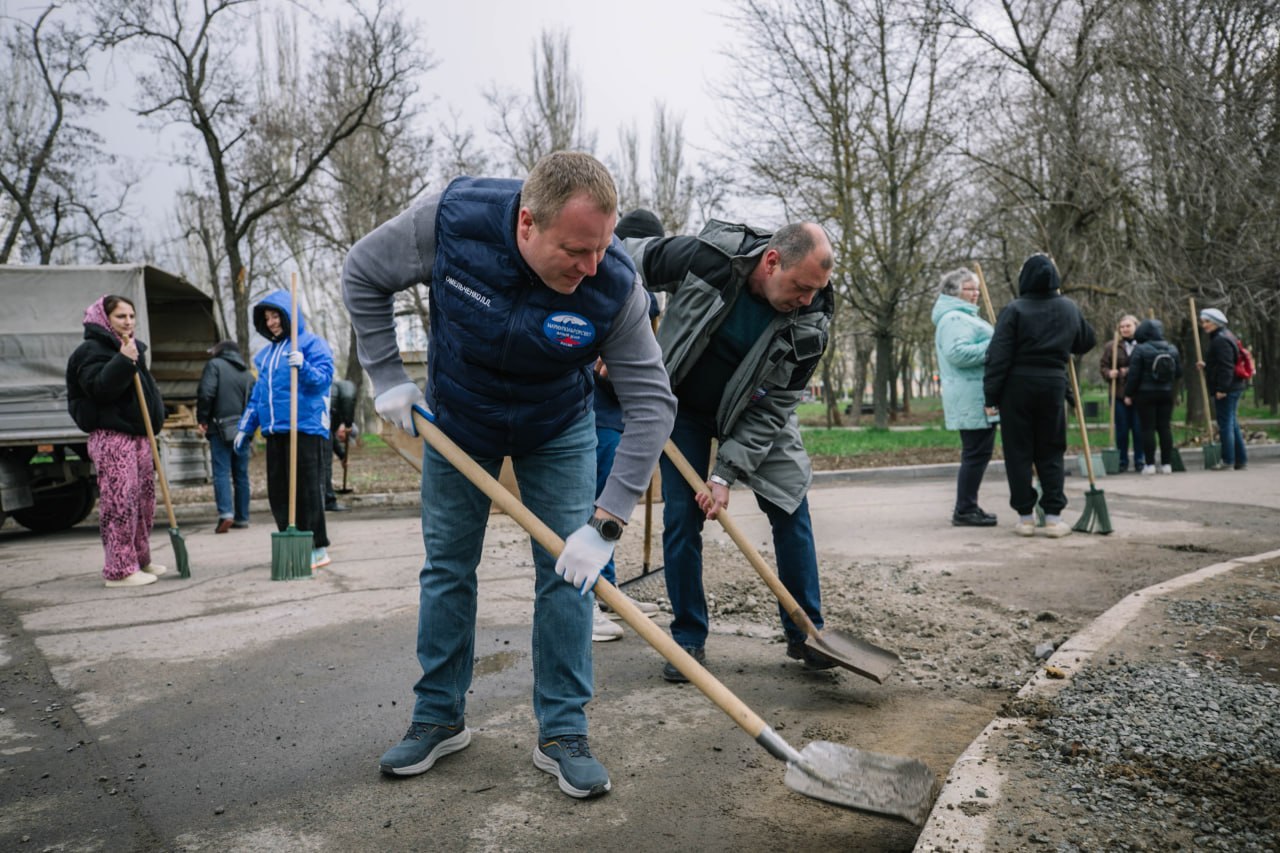 Антон Кольцов: Городской округ Мариуполь присоединился к общереспубликанскому субботнику Антон Кольцов: Городской округ Мариуполь присоединился к общереспубликанскому субботнику