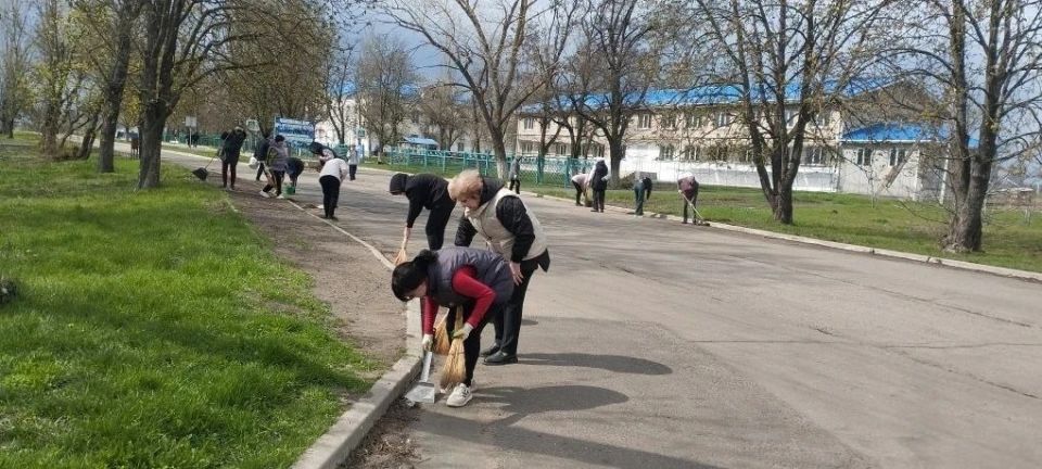Сергей Юзвинкевич: Сегодня, 11 апреля, во исполнение поручения Главы Донецкой Народной Республики Дениса Владимировича Пушилина в Володарском муниципальном округе прошел Общереспубликанский субботник по благоустройству... Сергей Юзвинкевич: Сегодня, 11 апреля, во исполнение поручения Главы Донецкой Народной Республики Дениса Владимировича Пушилина в Володарском муниципальном округе прошел Общереспубликанский субботник по благоустройству...