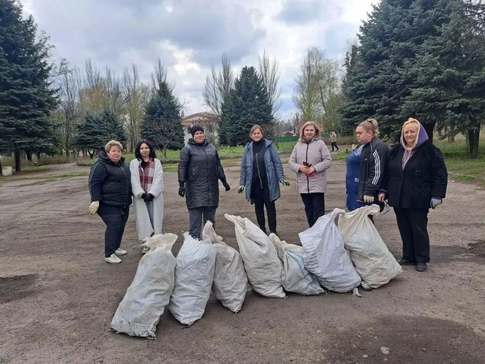 В Калининском районе Горловки состоялся общереспубликанский субботник В Калининском районе Горловки состоялся общереспубликанский субботник