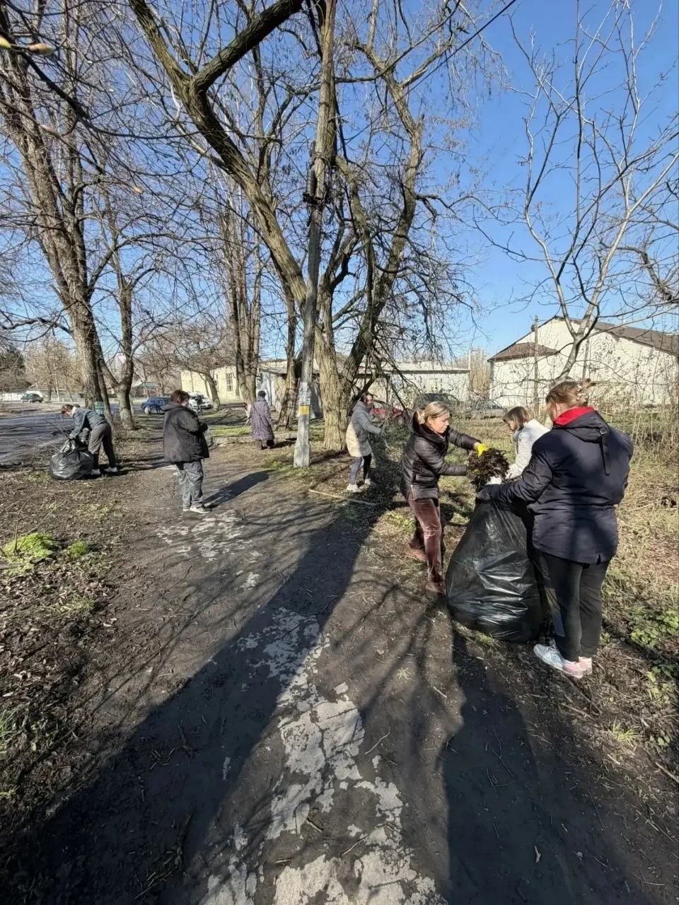 В Торезе прошёл общереспубликанский субботник В Торезе прошёл общереспубликанский субботник