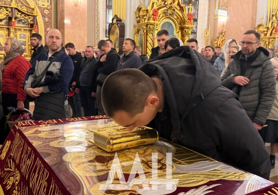Пасхальная служба прошла в главном соборе Донбасса Пасхальная служба прошла в главном соборе Донбасса