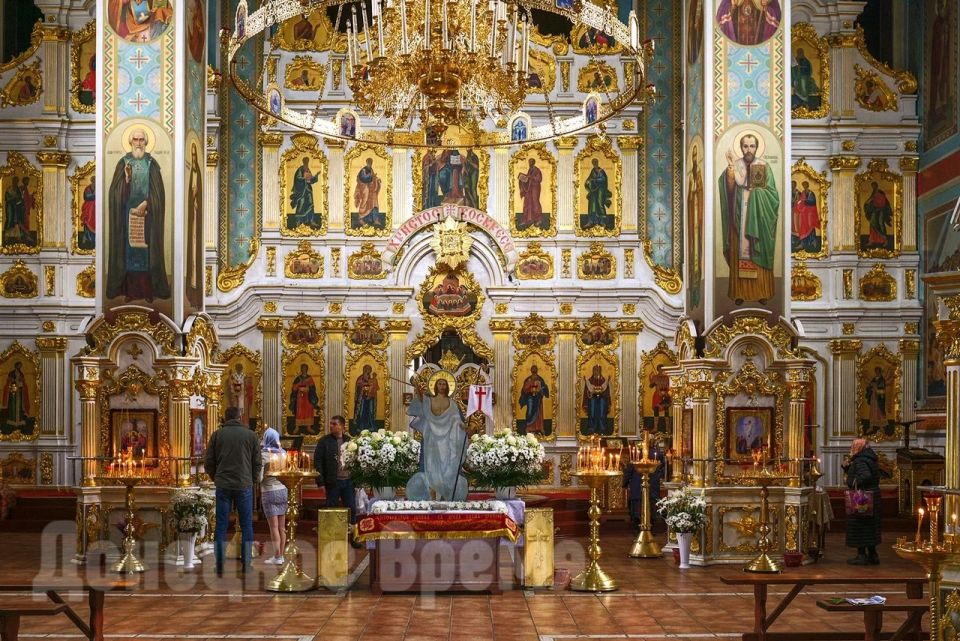 ХРИСТОС ВОСКРЕСЕ!. Дорогие наши читатели! В День Светлого Христова Воскресения от всей души хотим пожелать вам мира и благодати в ваших домах, крепкого здоровья и душевного спокойствия! В храмах Донецка и других городов ДНР... ХРИСТОС ВОСКРЕСЕ!. Дорогие наши читатели! В День Светлого Христова Воскресения от всей души хотим пожелать вам мира и благодати в ваших домах, крепкого здоровья и душевного спокойствия! В храмах Донецка и других городов ДНР...