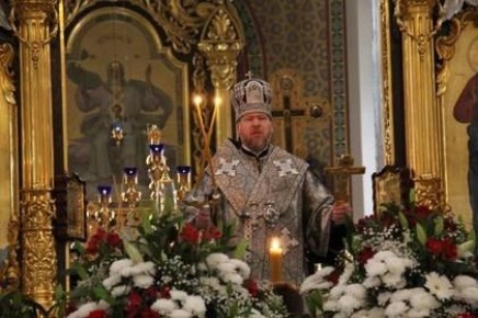 В Донецк доставили благодатный огонь из Храма Гроба Господня в Иерусалиме