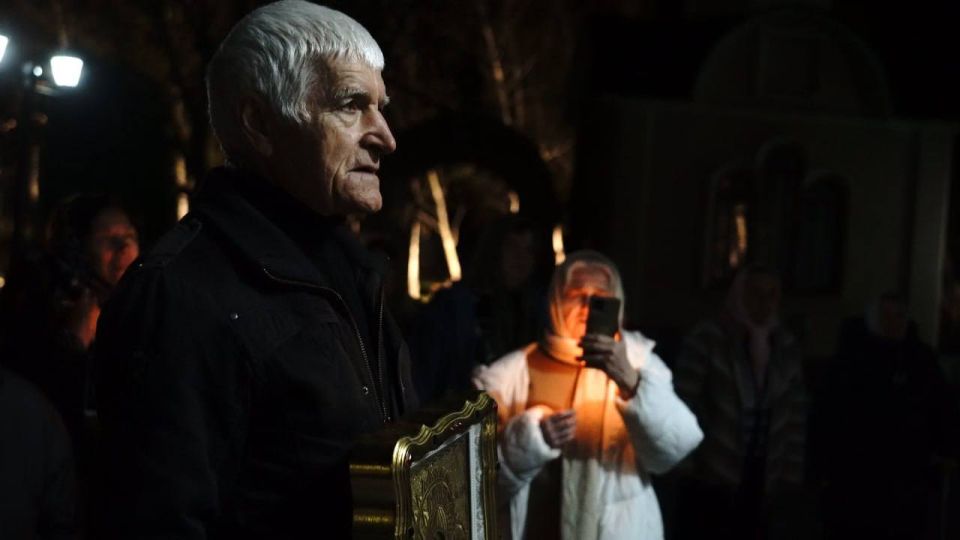 Ямальцы, работающие на подшефной территории, вместе с жителями Волновахи встретили Пасху Ямальцы, работающие на подшефной территории, вместе с жителями Волновахи встретили Пасху