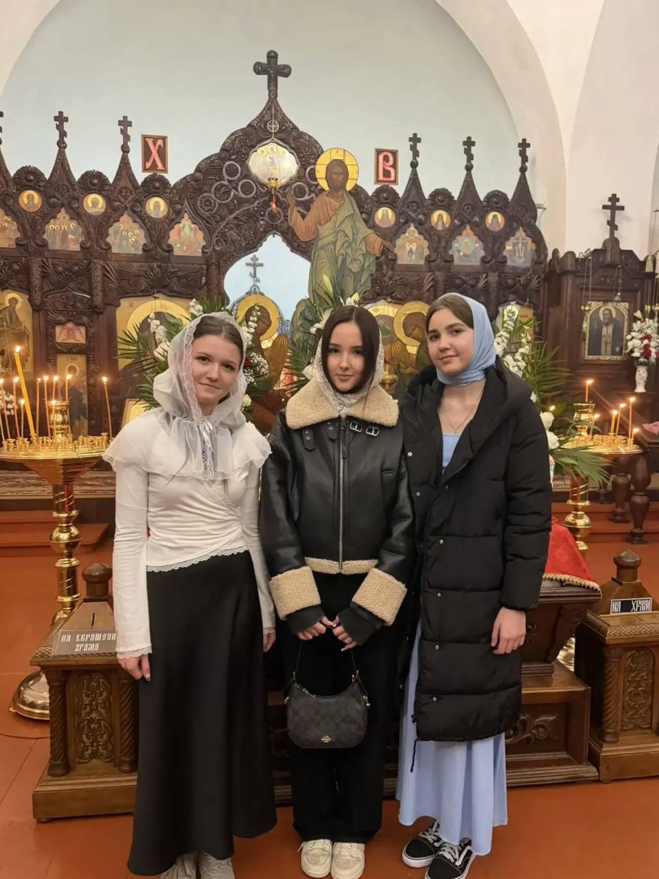 С ВЕРОЙ В СЕРДЦЕ. Юнармеец отряда ВПК «Пламя» штаба местного отделения городского округа Харцызска СШ № 4 Мокровуз Виктория приняла участие в акции «С верой в сердце», а именно встретила Пасху в храме С ВЕРОЙ В СЕРДЦЕ. Юнармеец отряда ВПК «Пламя» штаба местного отделения городского округа Харцызска СШ № 4 Мокровуз Виктория приняла участие в акции «С верой в сердце», а именно встретила Пасху в храме