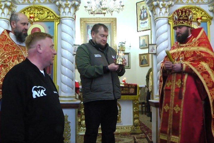 Представители «Единой России» доставили в ЛНР Благодатный огонь из Иерусалима Представители «Единой России» доставили в ЛНР Благодатный огонь из Иерусалима