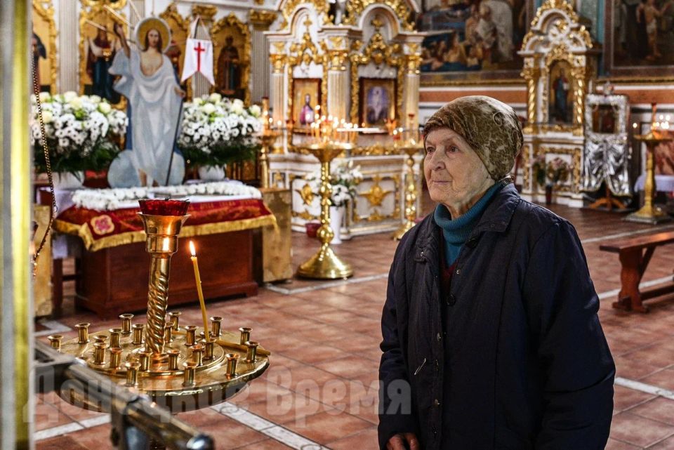 ХРИСТОС ВОСКРЕСЕ!. Дорогие наши читатели! В День Светлого Христова Воскресения от всей души хотим пожелать вам мира и благодати в ваших домах, крепкого здоровья и душевного спокойствия! В храмах Донецка и других городов ДНР... ХРИСТОС ВОСКРЕСЕ!. Дорогие наши читатели! В День Светлого Христова Воскресения от всей души хотим пожелать вам мира и благодати в ваших домах, крепкого здоровья и душевного спокойствия! В храмах Донецка и других городов ДНР...