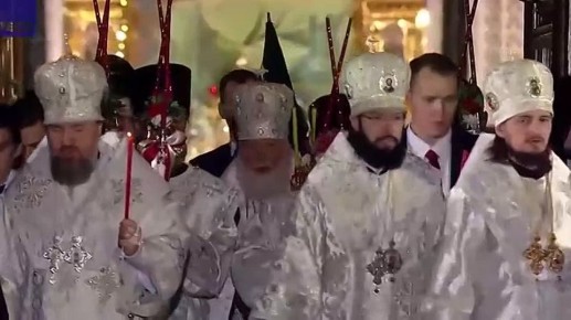 Крестный ход у Храма Христа Спасителя в Москве - как часть пасхального богослужения