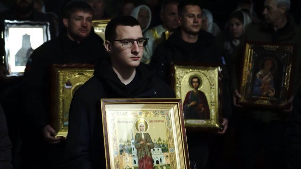 Ямальцы, работающие на подшефной территории, вместе с жителями Волновахи встретили Пасху Ямальцы, работающие на подшефной территории, вместе с жителями Волновахи встретили Пасху