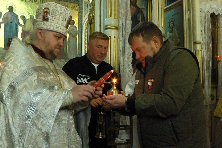 Представители «Единой России» доставили в ЛНР Благодатный огонь из Иерусалима Представители «Единой России» доставили в ЛНР Благодатный огонь из Иерусалима