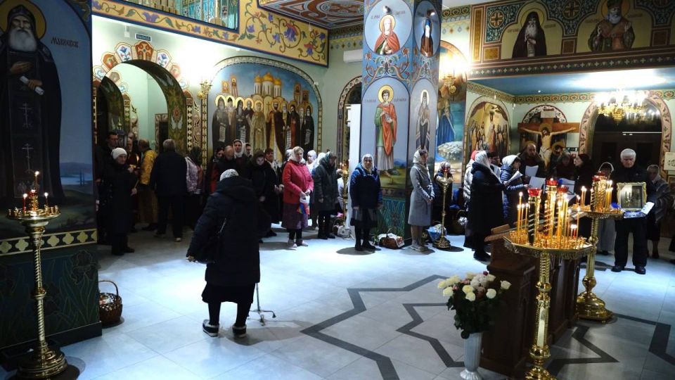Ямальцы, работающие на подшефной территории, вместе с жителями Волновахи встретили Пасху Ямальцы, работающие на подшефной территории, вместе с жителями Волновахи встретили Пасху