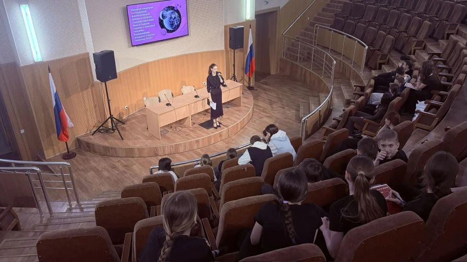 В Центре Славянской культуры в преддверии Дня космонавтики и 65-летию со дня первого полета человека в космос прошла увлекательная викторина «Вперед к звездам!» для участников творческих коллективов В Центре Славянской культуры в преддверии Дня космонавтики и 65-летию со дня первого полета человека в космос прошла увлекательная викторина «Вперед к звездам!» для участников творческих коллективов