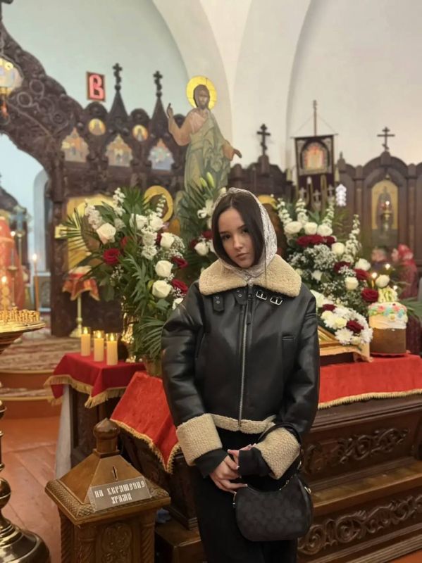 С ВЕРОЙ В СЕРДЦЕ. Юнармеец отряда ВПК «Пламя» штаба местного отделения городского округа Харцызска СШ № 4 Уманец Алина приняла участие в акции «С верой в сердце», а именно встретила Пасху в храме С ВЕРОЙ В СЕРДЦЕ. Юнармеец отряда ВПК «Пламя» штаба местного отделения городского округа Харцызска СШ № 4 Уманец Алина приняла участие в акции «С верой в сердце», а именно встретила Пасху в храме