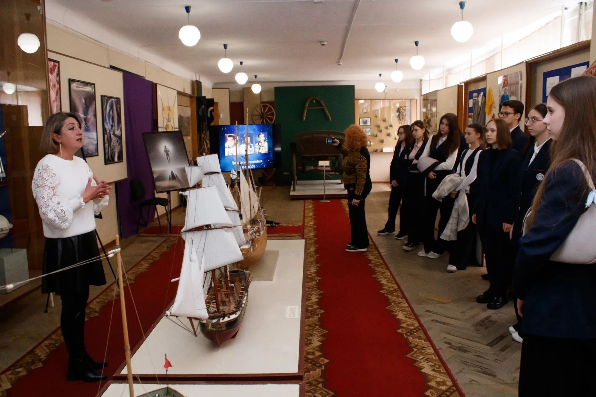 Состоялась историко-просветительская программа ко Дню космонавтики «Звёздные сыновья Донбасса» Состоялась историко-просветительская программа ко Дню космонавтики «Звёздные сыновья Донбасса»