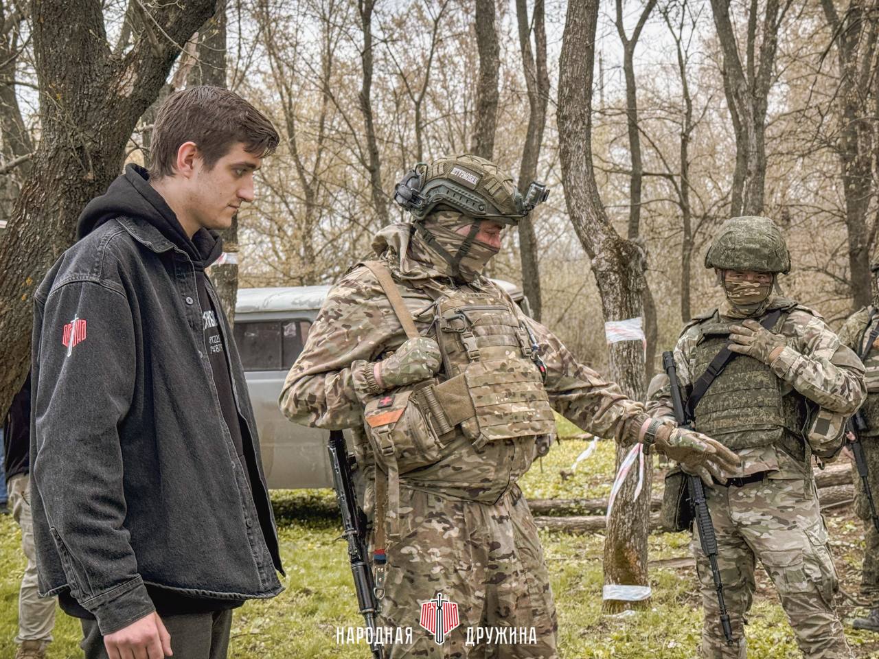 Получили на память образец сбитого беспилотника: Народные дружинники посетили командный пункт войск ПВО ДНР Получили на память образец сбитого беспилотника: Народные дружинники посетили командный пункт войск ПВО ДНР