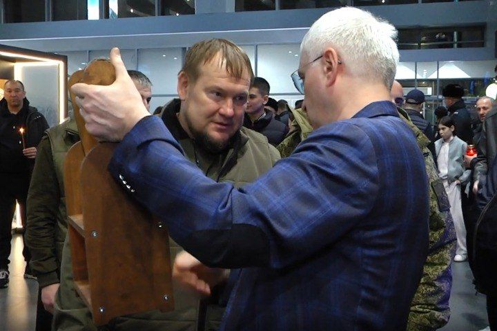 Представители «Единой России» доставили в ЛНР Благодатный огонь из Иерусалима Представители «Единой России» доставили в ЛНР Благодатный огонь из Иерусалима