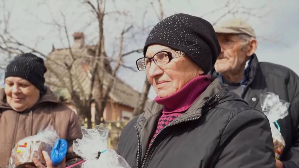 Александр Пеняев: Вместе с руководителем «Молодой Республики» Антоном Демидовым и депутатом Ясиноватского муниципального совета Микаэлем Минасяном поздравили со светлой Пасхой Христовой наших раненных защитников, проходящих... Александр Пеняев: Вместе с руководителем «Молодой Республики» Антоном Демидовым и депутатом Ясиноватского муниципального совета Микаэлем Минасяном поздравили со светлой Пасхой Христовой наших раненных защитников, проходящих...
