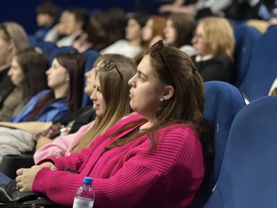 Тёплый диалог и светлые моменты Тёплый диалог и светлые моменты