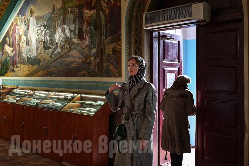 ХРИСТОС ВОСКРЕСЕ!. Дорогие наши читатели! В День Светлого Христова Воскресения от всей души хотим пожелать вам мира и благодати в ваших домах, крепкого здоровья и душевного спокойствия! В храмах Донецка и других городов ДНР... ХРИСТОС ВОСКРЕСЕ!. Дорогие наши читатели! В День Светлого Христова Воскресения от всей души хотим пожелать вам мира и благодати в ваших домах, крепкого здоровья и душевного спокойствия! В храмах Донецка и других городов ДНР...