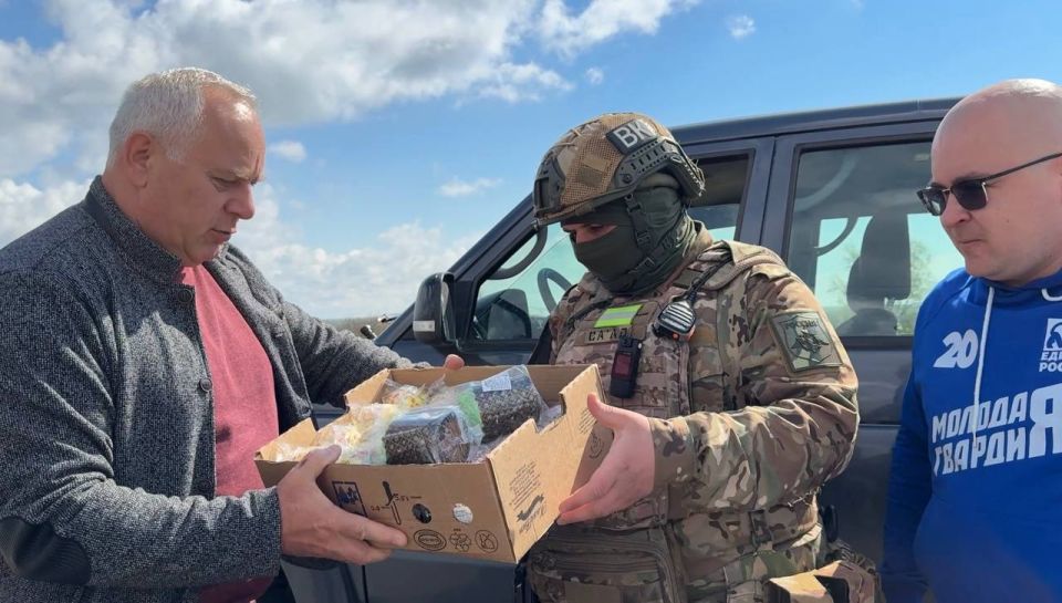 В преддверии светлого праздника Пасхального Воскресенья вместе с руководителем управы Ильичевского внутригородского района города Мариуполь Владимиром Георгиевичем Скударем посетили наших военнослужащих, которые сегодня... В преддверии светлого праздника Пасхального Воскресенья вместе с руководителем управы Ильичевского внутригородского района города Мариуполь Владимиром Георгиевичем Скударем посетили наших военнослужащих, которые сегодня...