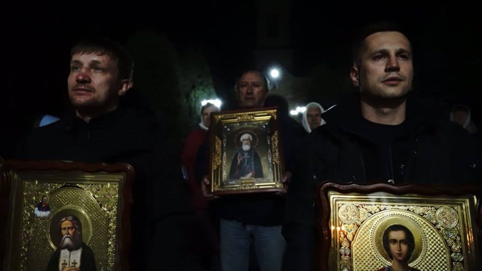 Ямальцы, работающие на подшефной территории, вместе с жителями Волновахи встретили Пасху Ямальцы, работающие на подшефной территории, вместе с жителями Волновахи встретили Пасху