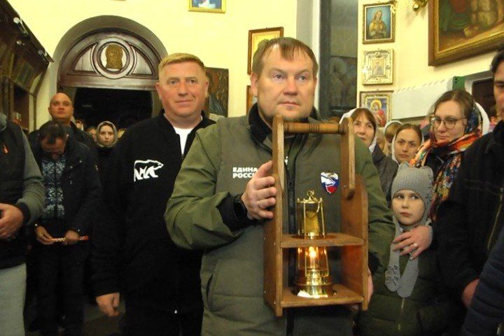 Представители «Единой России» доставили в ЛНР Благодатный огонь из Иерусалима Представители «Единой России» доставили в ЛНР Благодатный огонь из Иерусалима