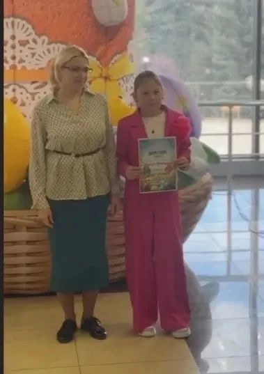 Сегодня, 13 апреля, участница студии изобразительного искусства "Радуга" Зугрэсского городского Дворца культуры - Гаруст Дарина, посетила торжественное открытие выставки и награждение победителей Открытого Фестиваля ... Сегодня, 13 апреля, участница студии изобразительного искусства "Радуга" Зугрэсского городского Дворца культуры - Гаруст Дарина, посетила торжественное открытие выставки и награждение победителей Открытого Фестиваля ...