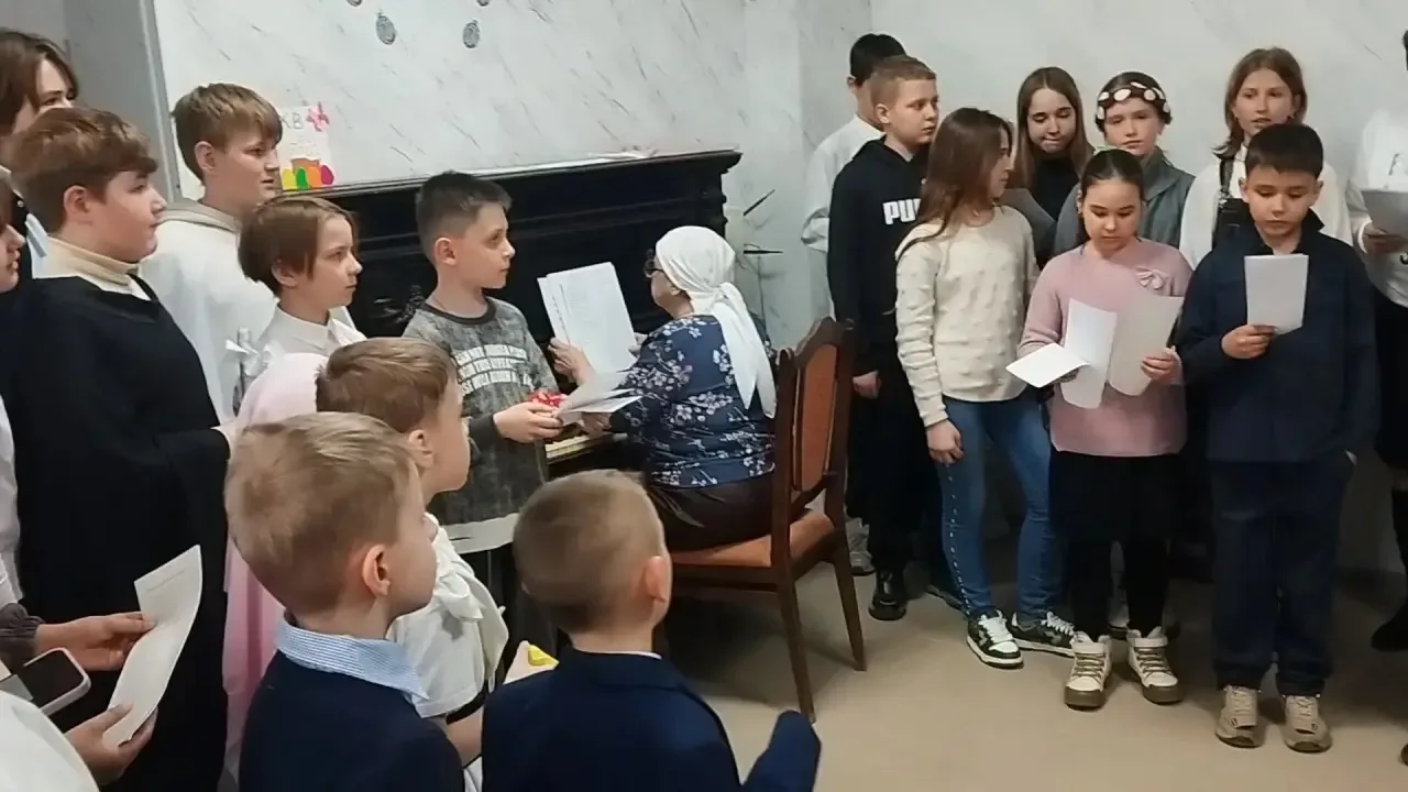 В воскресной школе "Росток", при Свято-Владимирском храме города Ясиноватая, прошел утренник, посвященный главному христианскому празднику Пасхе