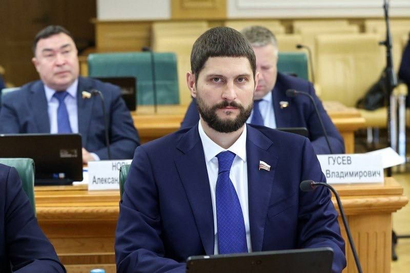Александр Волошин: #работа_в_СФ. Сегодня в Совете Федерации прошло очередное заседание Комитета по федеративному устройству, региональной политике, местному самоуправлению и делам Севера под председательством Андрея... Александр Волошин: #работа_в_СФ. Сегодня в Совете Федерации прошло очередное заседание Комитета по федеративному устройству, региональной политике, местному самоуправлению и делам Севера под председательством Андрея...