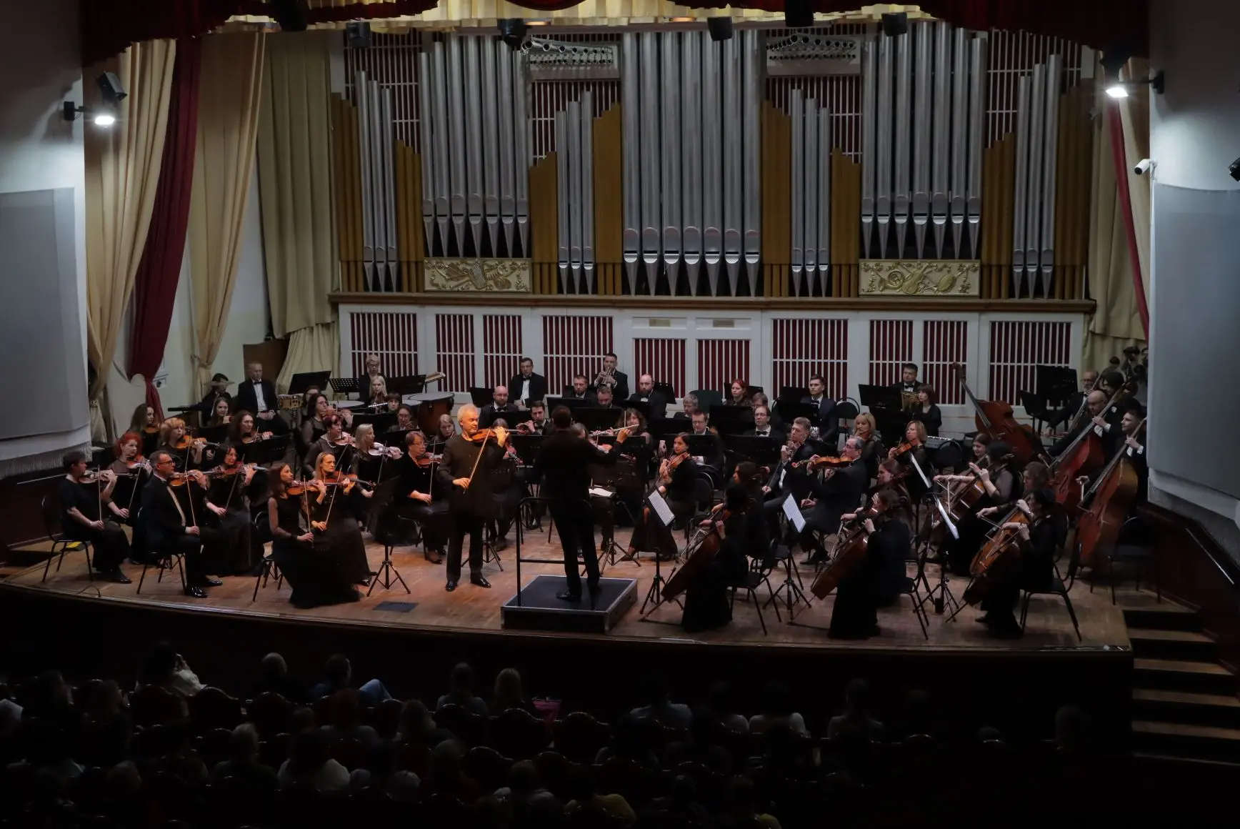 Брянский и Донецкий оркестры выступили на одной сцене Брянский и Донецкий оркестры выступили на одной сцене