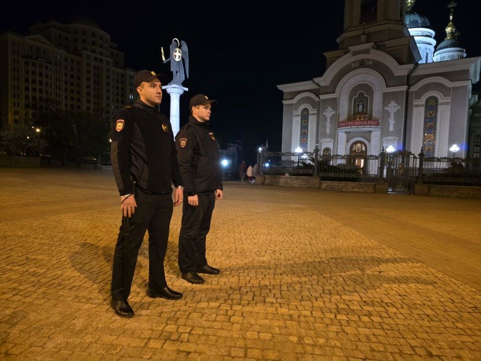 Правоохранители обеспечили охрану общественного порядка во время пасхальных богослужений Правоохранители обеспечили охрану общественного порядка во время пасхальных богослужений