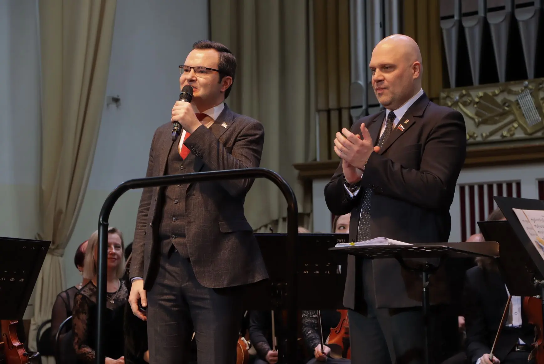 Брянский и Донецкий оркестры выступили на одной сцене Брянский и Донецкий оркестры выступили на одной сцене